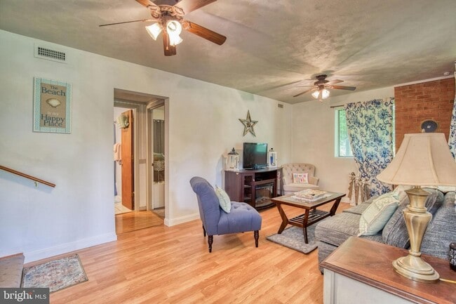 Photo - 388 Monument Dr