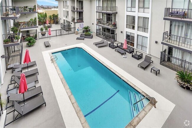 Building Photo - 1351 N Crescent Heights Blvd Unit 308 Rental