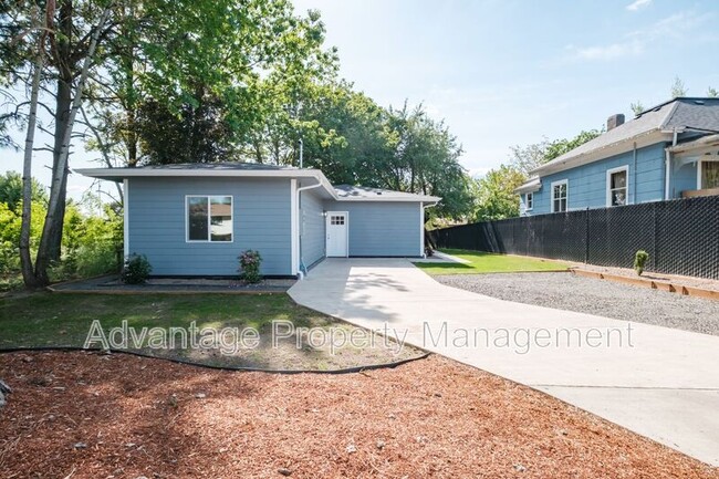 Photo - 2190 Marion St SE