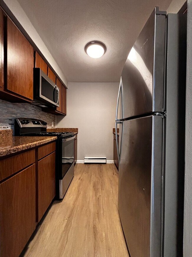 Photo - Charming 2 bedroom- 1bath apartment with washer dryer hook-up Unit 1276 Sanlor Ave 2