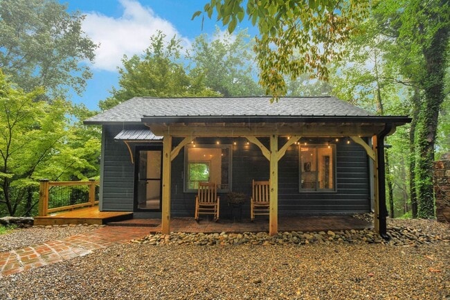 Building Photo - Charming 2BR House in Tryon