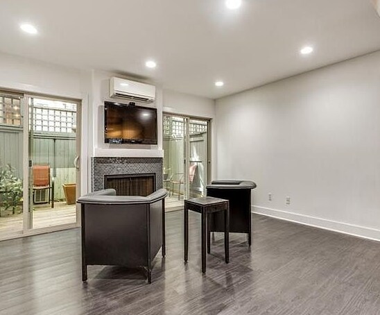 Photo - 3321 Oak Grove Ave Unidad 1417