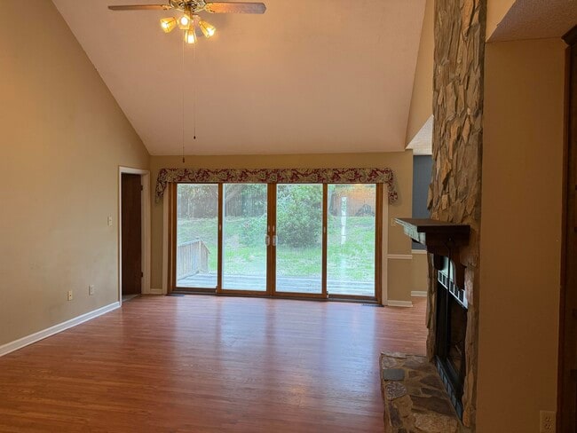 Photo - 210 Suffolk Dr
