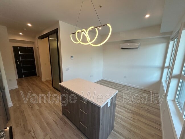 Photo - 630-630 Boynton Pl