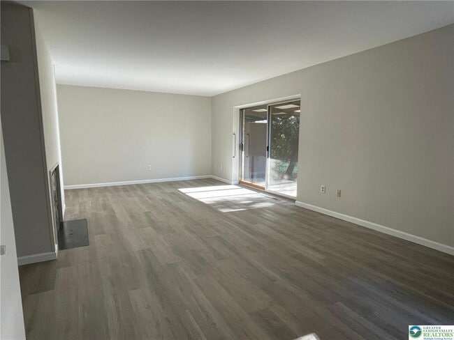 Photo - 328 Carver Dr