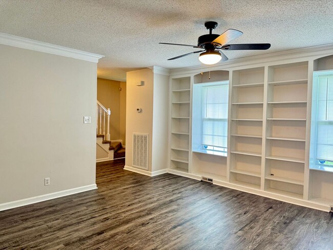 Photo - Great Location!!3 Bed/2.5 Bath near exit 1! Lots of extras in this rental!
