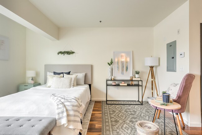 Estudio - The Owyhee Apartments