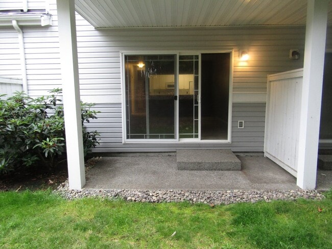 Photo - 2 Bed 2.5 Bath Townhouse with Lake access
