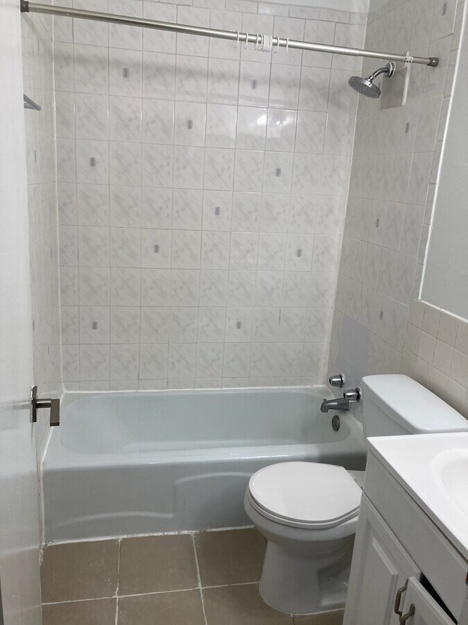 Photo - 5920 N Kenmore Ave Unit 203