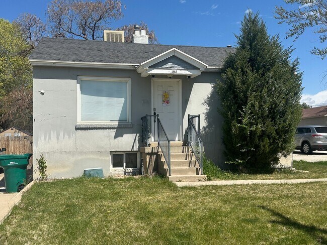 Building Photo - 449 Center St