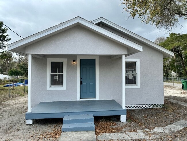 Building Photo - Fully Remodeled 2/1 in the heart of Tampa