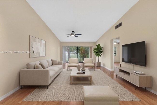 Photo - 9315 Wedgewood Dr Unidad B19