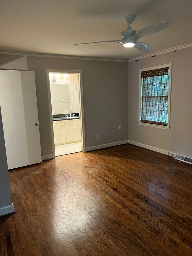 10 Queensbury Rd