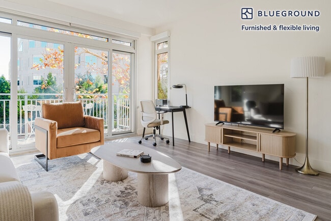 Photo - 2400 W El Camino Real Unidad SI FL3-ID2097