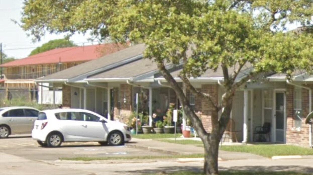 Photo - 1800 Avenue H