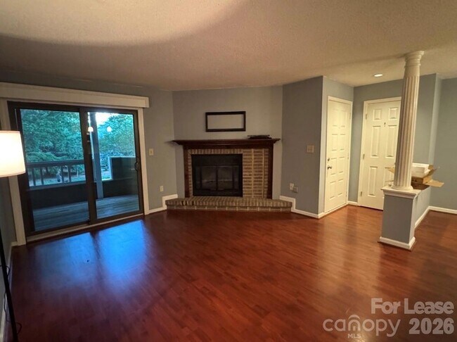 Photo - 417 W 8th St