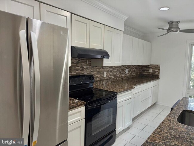 Photo - 9759 Lake Shore Dr