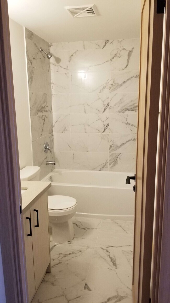 Photo - 3429 Sheppard Av E Unit 1-Bedroom and Den