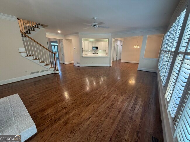 3281 Winthrop Cir