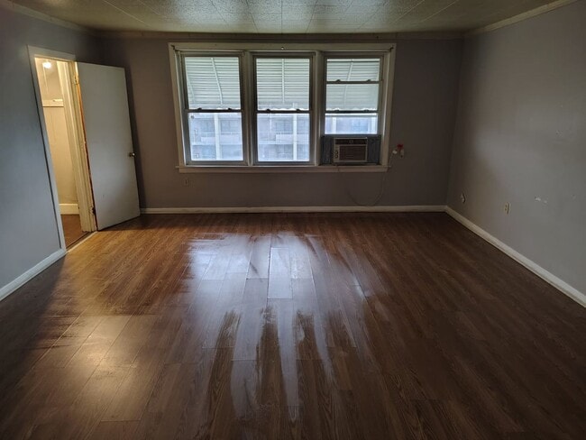 Building Photo - 51 Cotter Ave Unit 3