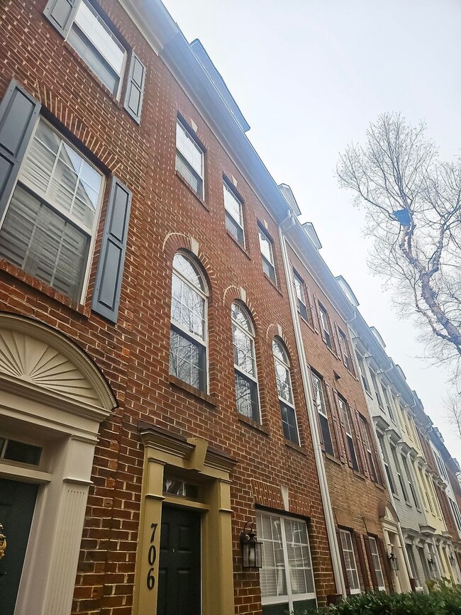 Stunning 3 Bed 2.5 Bath Interior Brick Tow... - Stunning 3 Bed 2.5 Bath Interior Brick Tow... House