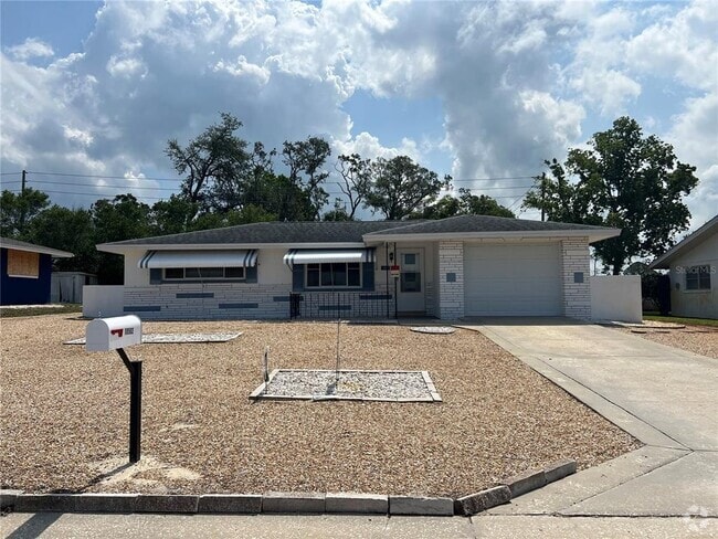 Building Photo - 10502 Laburnum Dr Rental