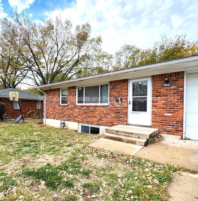 Photo - 2320 S Grand Ave