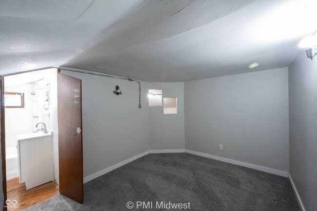 3165 Station St Unit B