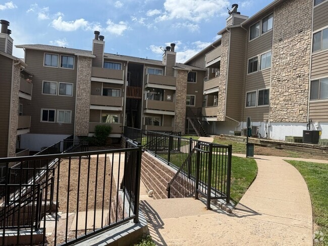 Building Photo - Charming 2 Bedroom Apartment with Balcony ... Unit 110