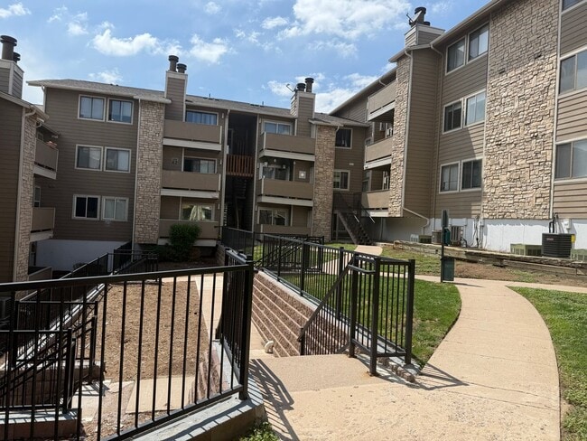 Building Photo - Charming 2 Bedroom Apartment with Balcony ... Unit 110