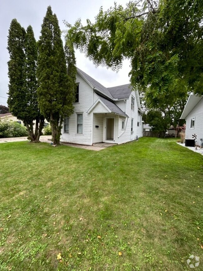 Building Photo - 3117 Mero St Unit Upper Rental