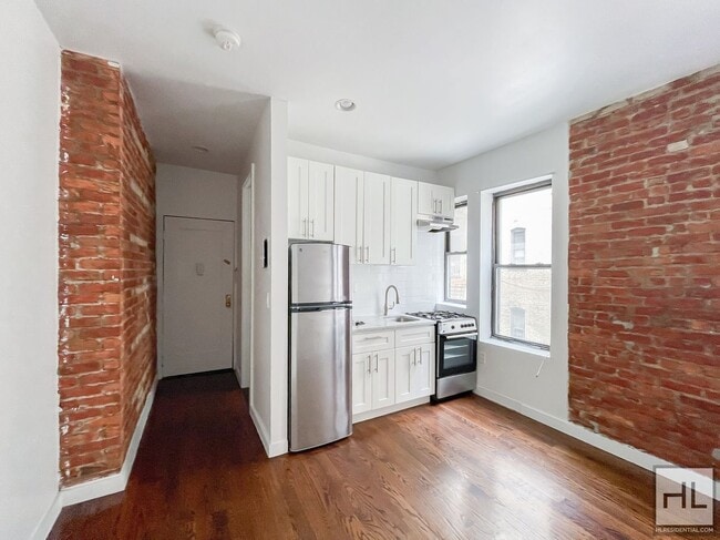 Building Photo - EASTERN PARKWAY / Crown Heights Studio Rental