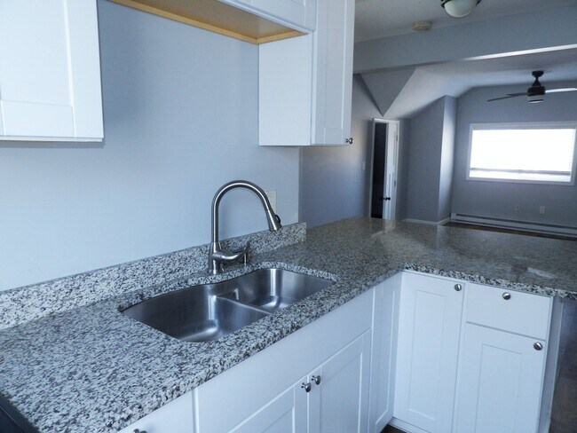 Photo - 921 W 36th St