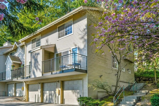 Building Photo - Beautiful 2 bed, 1.5 bath Townhome located in Edmonds $2395/mo. Unit 1