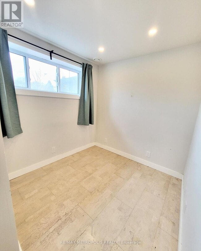 Photo - 72 Felicity Dr