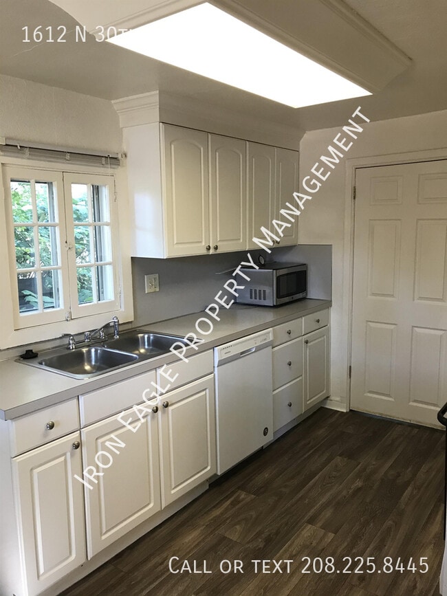 Photo - 1612 N 30th St N