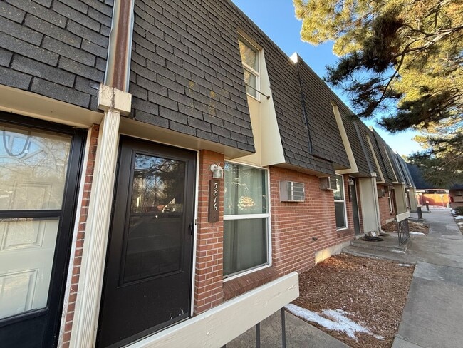 Photo - Spacious 2 Bed / 1.5 Bath in Centennial with In-Unit W/D