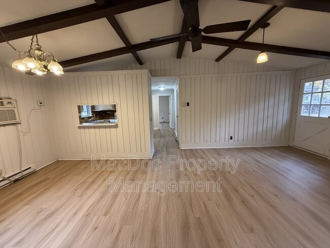 Photo - 900 Lakeview Pkwy