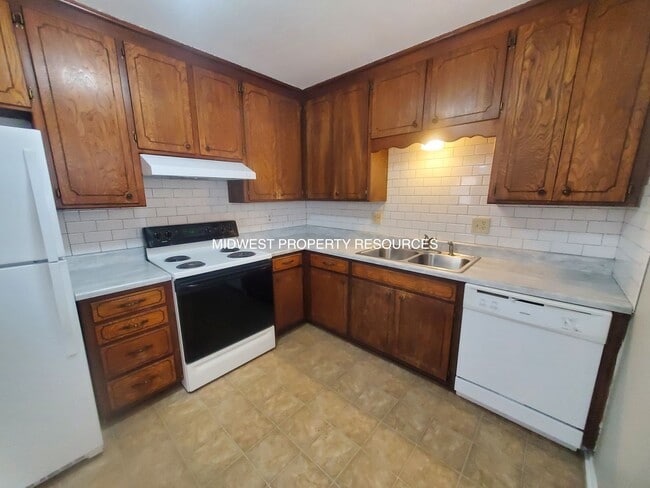 Photo - 2 Bedroom Duplex for Lease in Oak Grove | Offered by Midwest Property Resources