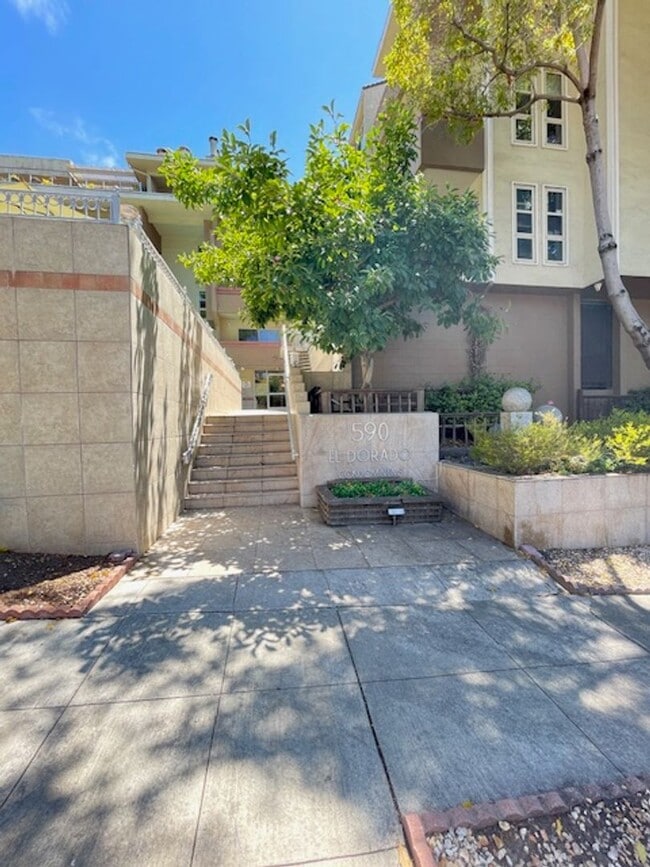 Building Photo - 00590 Unit 101 Rental