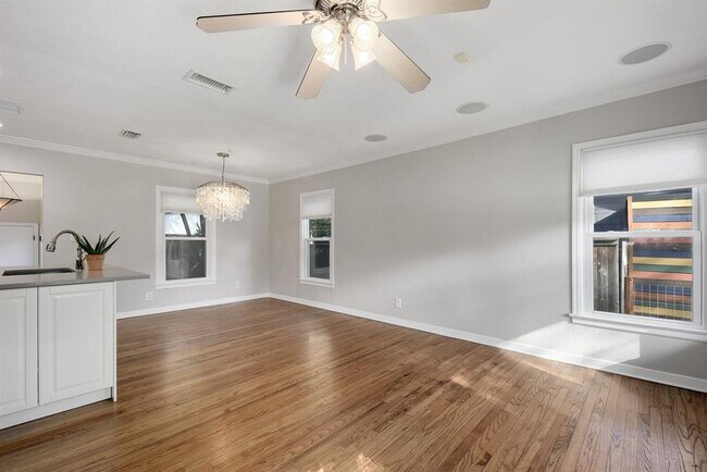 Photo - 5800 Chesterfield Ave