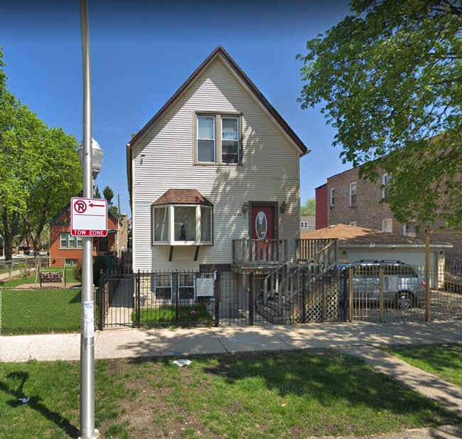 Building Photo - 3139 N Richmond St Unit 2