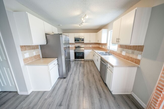 Photo - SPACIOUS 4 BEDROOM 2.5 BATH TWO STORY CLERMONT HOME