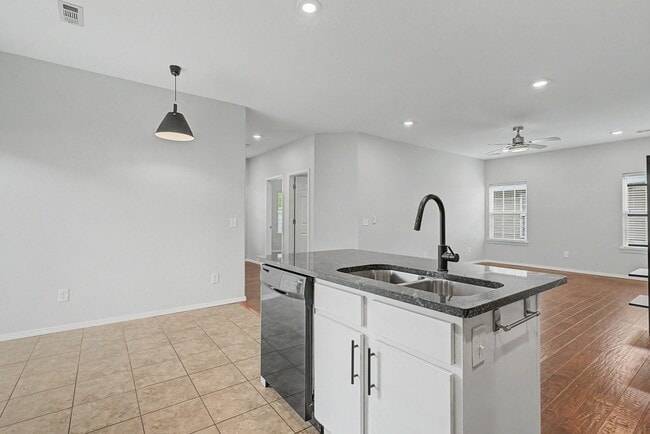 Photo - Beautiful 3 Bedroom Home with Hardwood, Tile & Spacious Kitchen