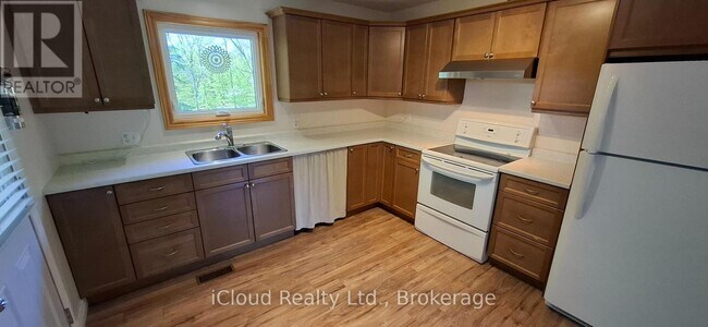 Photo - 481 24th St W