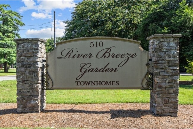 Building Photo - 510 Basswood Ave