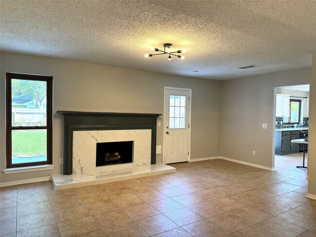 Photo - 3815 Flintrock Ln