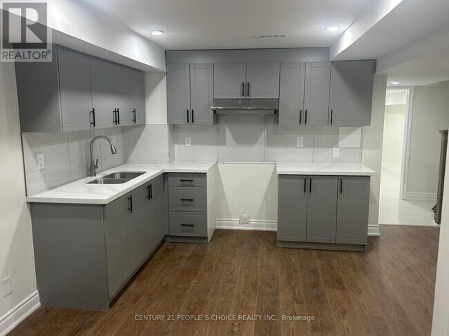 Photo - 569 Willmott Crescent