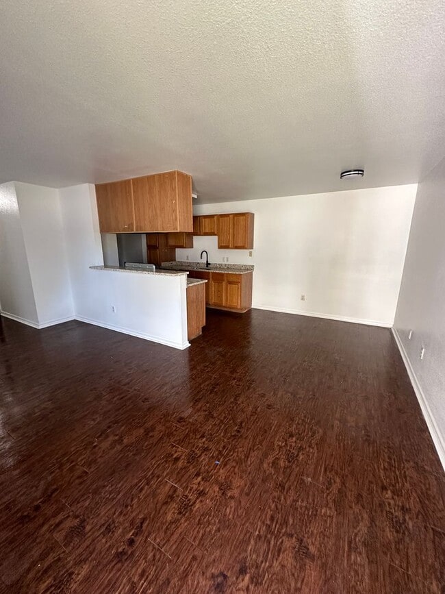 Photo - MARY8200-02 Unit 8202