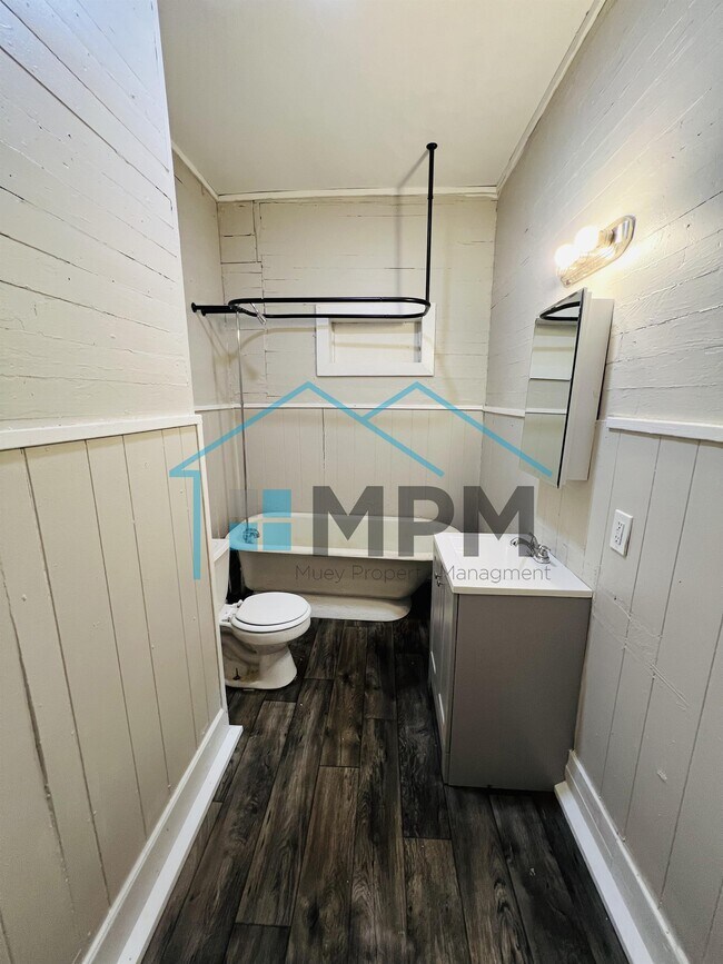 Photo - 102 S 2nd St